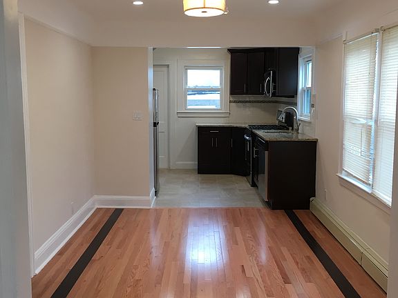 3rd image of 16517 120th Ave