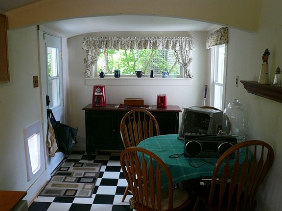 4th image of 2415 N Union Ave