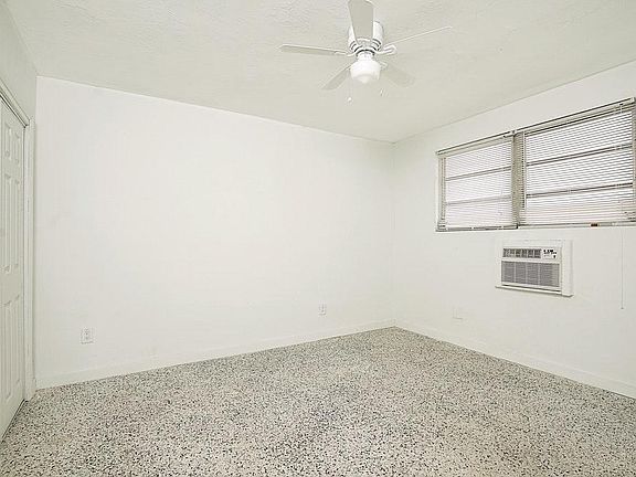 5th image of 55 NE 55th St APT 6
