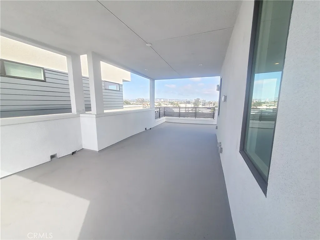 4 bed, 4.0 bath, 2130 sqft, $6,495 — Photo 3