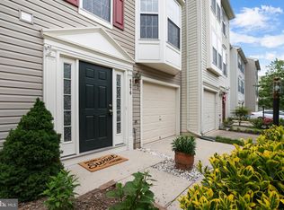 9076 Falcon Glen Ct, Bristow, VA 20136