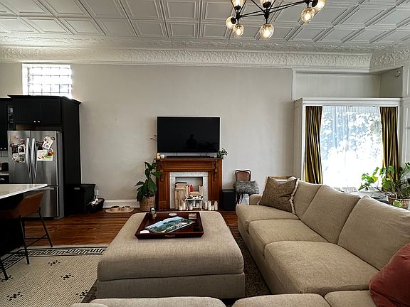5th image of 1104 Russell St APT 1