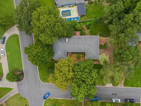 2nd image of 22 Margaret Ct