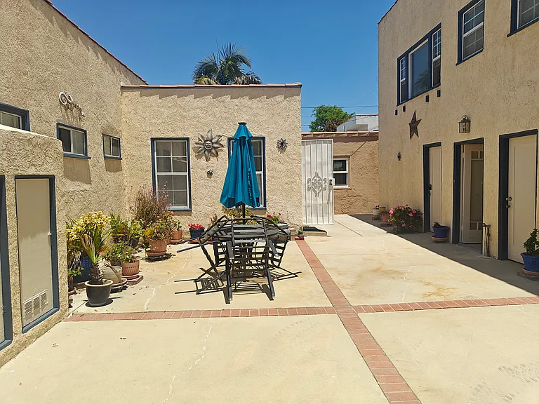 234 Roswell Ave — Photo 33