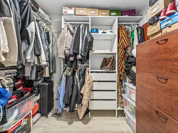 427 Harmon Cove Tower image 18 of 24