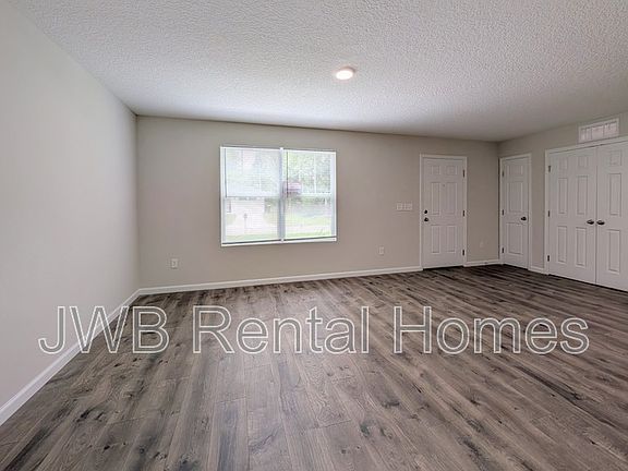 4th image of 1021 Erie Ave