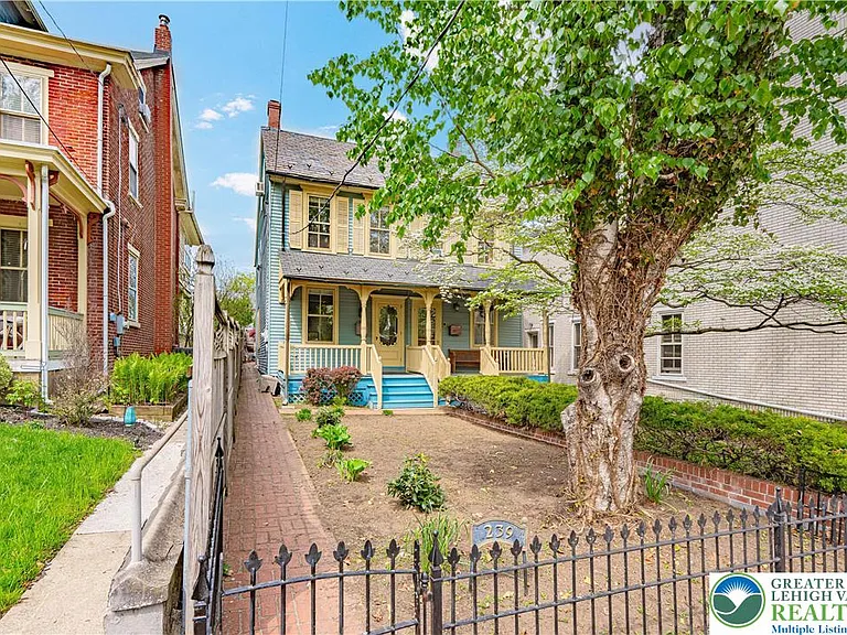 239 E Church St — Photo 1