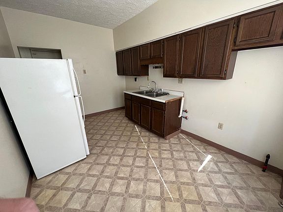 Kitchen W/ Washer & Dryer Hookups