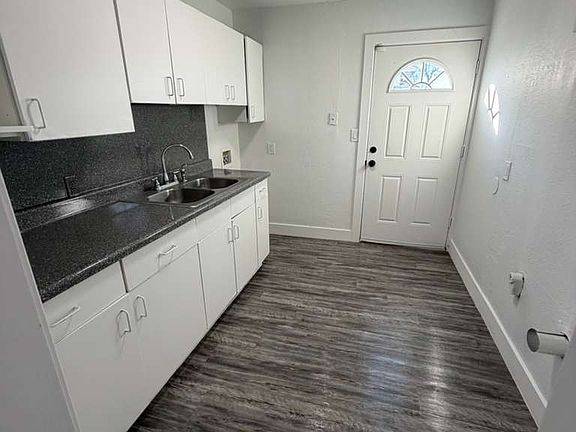3rd image of 3200 SW 44th St