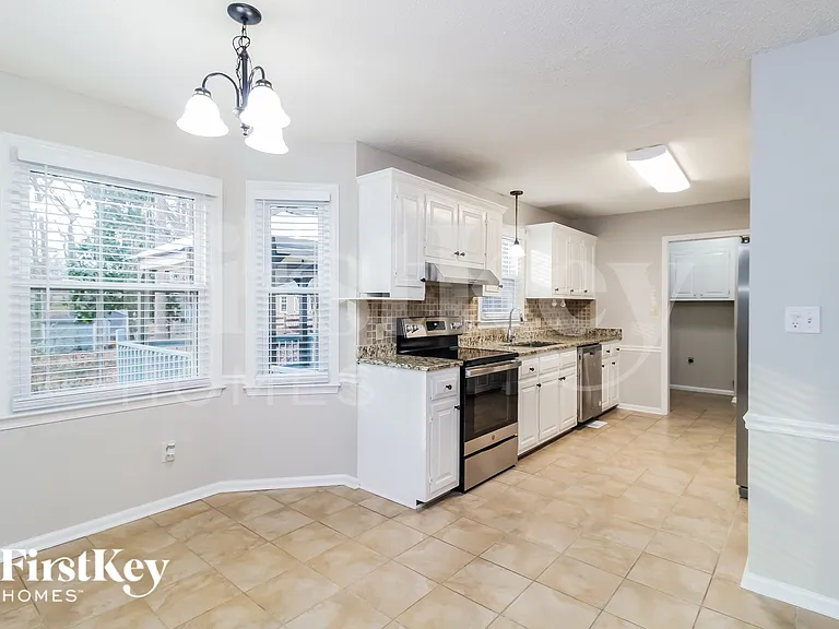 3005 Manchester Dr — Photo 6
