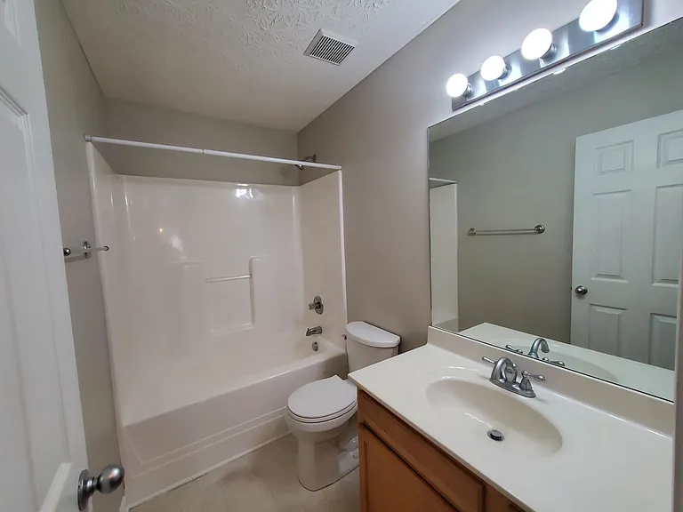 204 Lucille Dr — Photo 10
