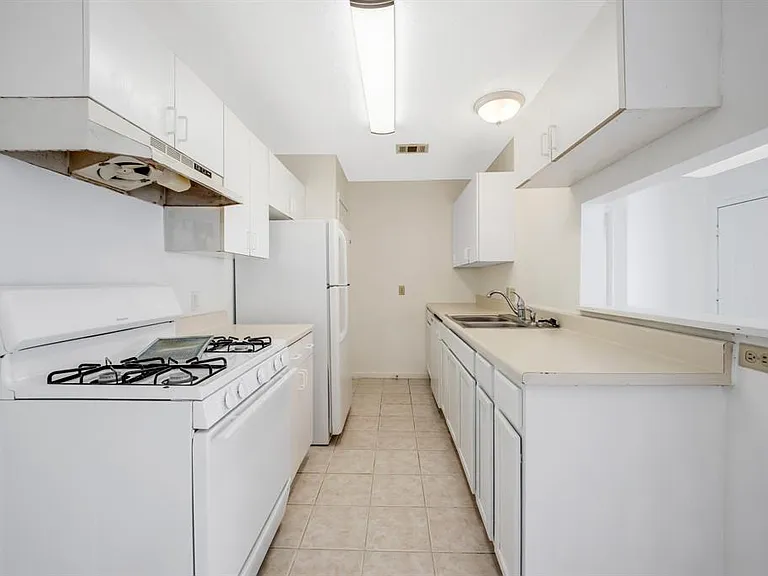 308 Willowick St — Photo 8