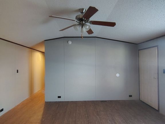 5th image of 3900 Lenore Dr #101