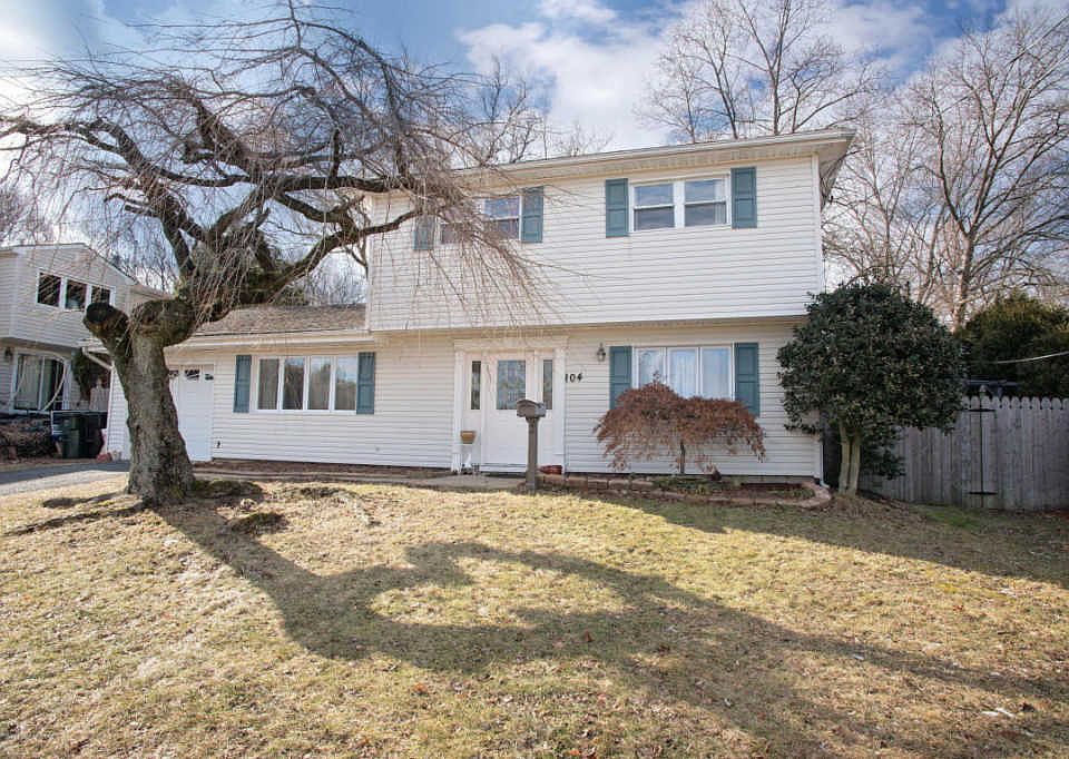 1st image of 104 Cresci Blvd