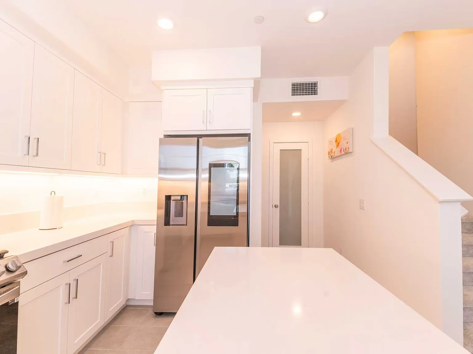 3 bed, 3.5 bath, 1952 sqft, $3,999 — Photo 3