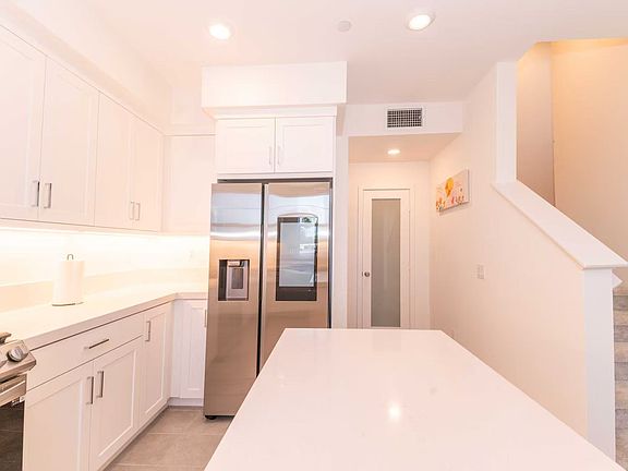 kitchen (2nd floor)