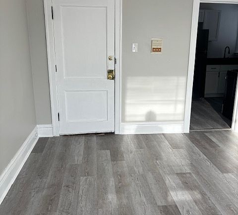 4th image of 124 1/2 E Sibley St APT 35