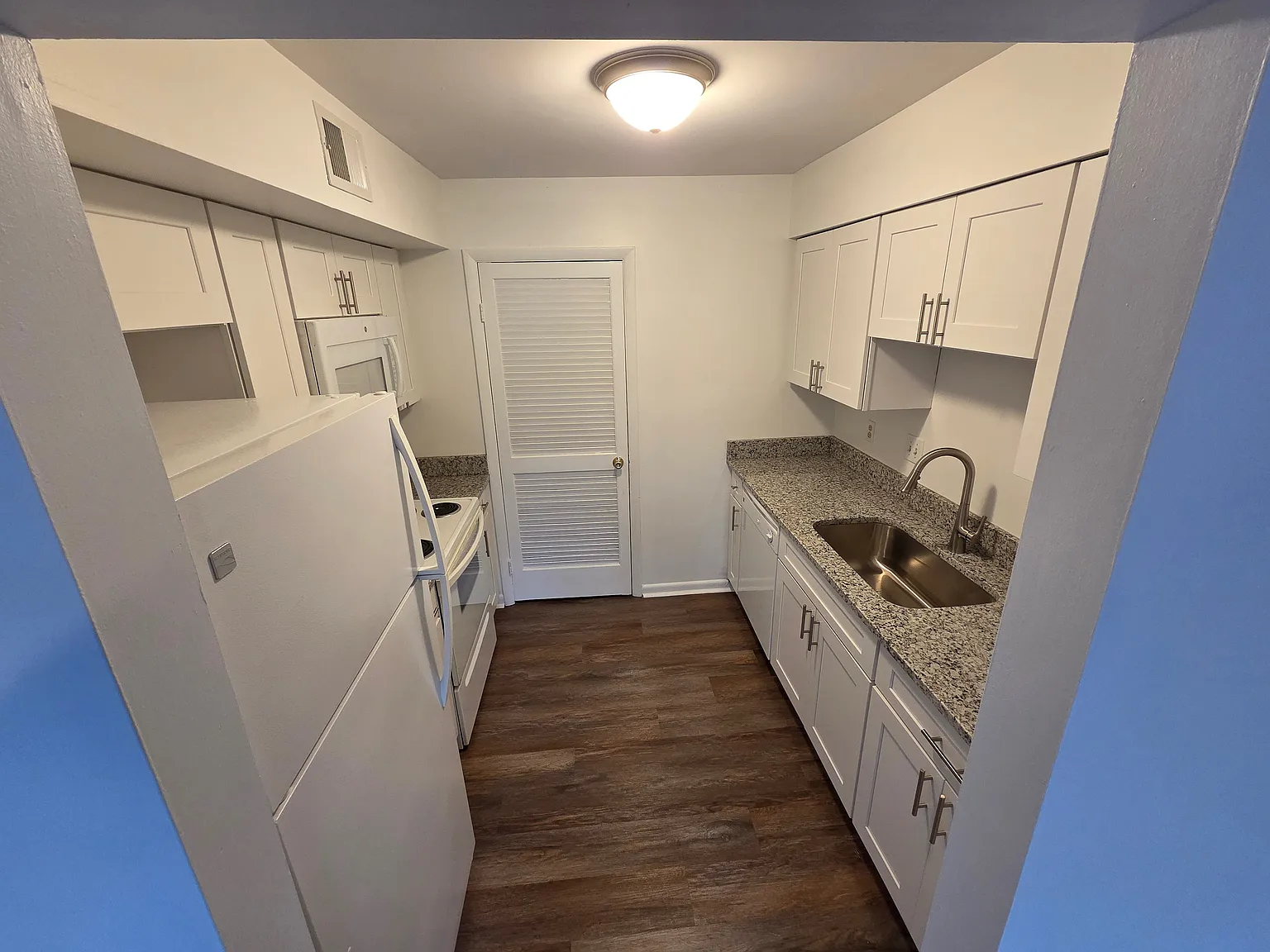 2 bed, 1.5 bath, 1100 sqft, $1,650 — Photo 3