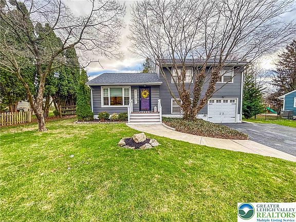2nd image of 825 Sheridan Dr