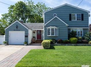 700 Koelbel Ct, Baldwin, NY 11510