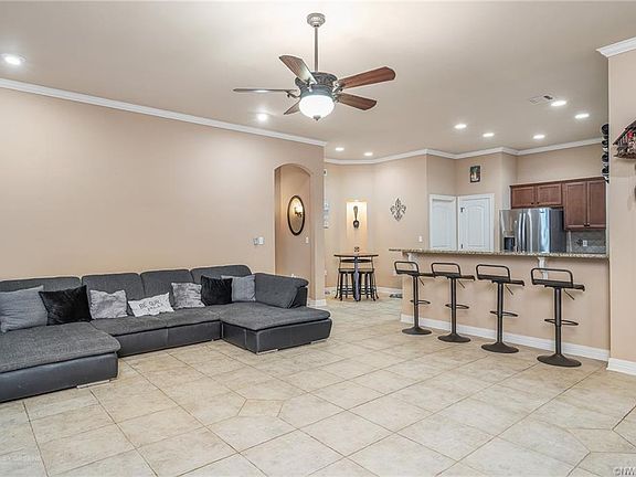 5th image of 250 Avondale Ln