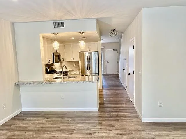 1900 O St APT 4 photo 1