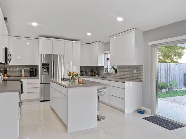 8955 SW 215th Ter, Cutler Bay, FL 33189