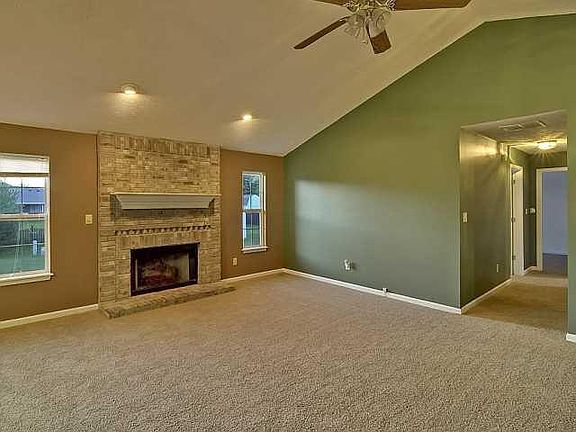 4th image of 1316 E Temple Ct