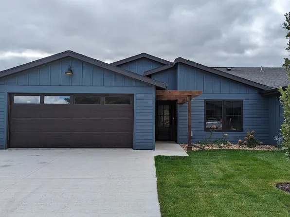 1528 Blaines Way, Spirit Lake, IA 51360