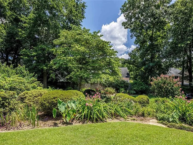 1140 Mitsy Forest Dr NE — Photo 37