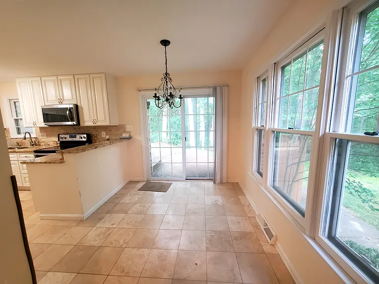Kitchen with space for breakfast/dining table