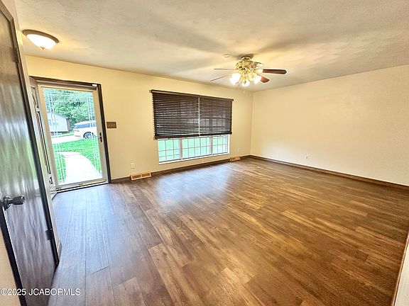 4th image of 2412 Scenic Dr