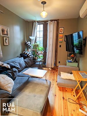 3rd image of 66 Newel St #1A