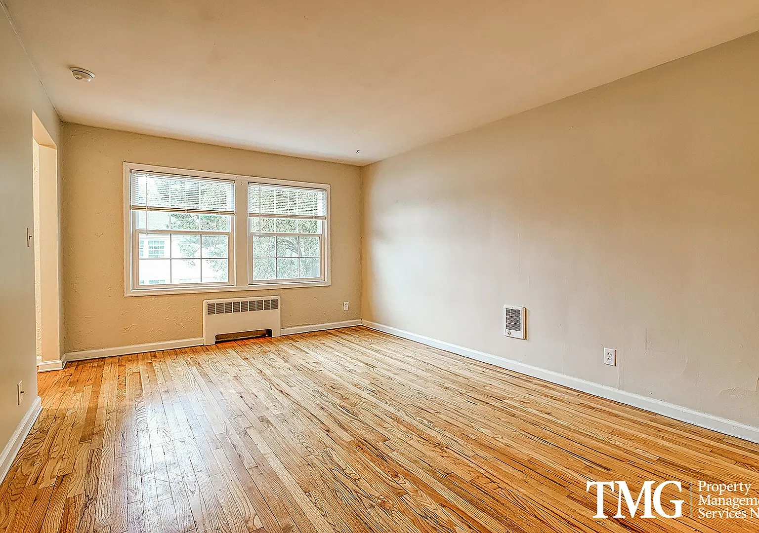 Regency Park Apartments — Photo 3