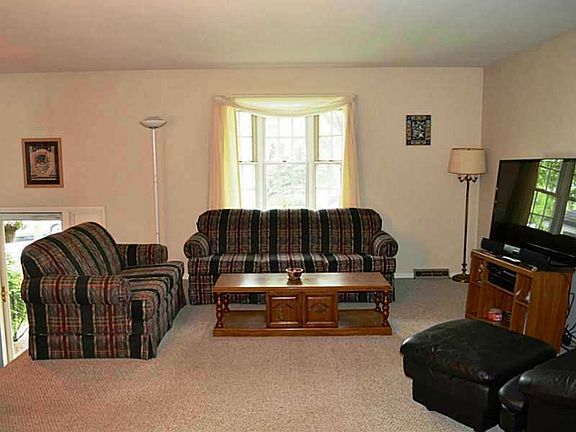 3rd image of 5650 Gardner Dr