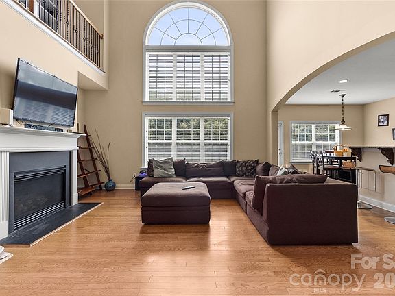 3rd image of 8744 Savannah Rd