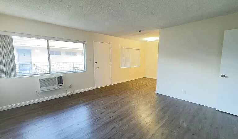 325 N Glendora Ave #3 — Photo 3