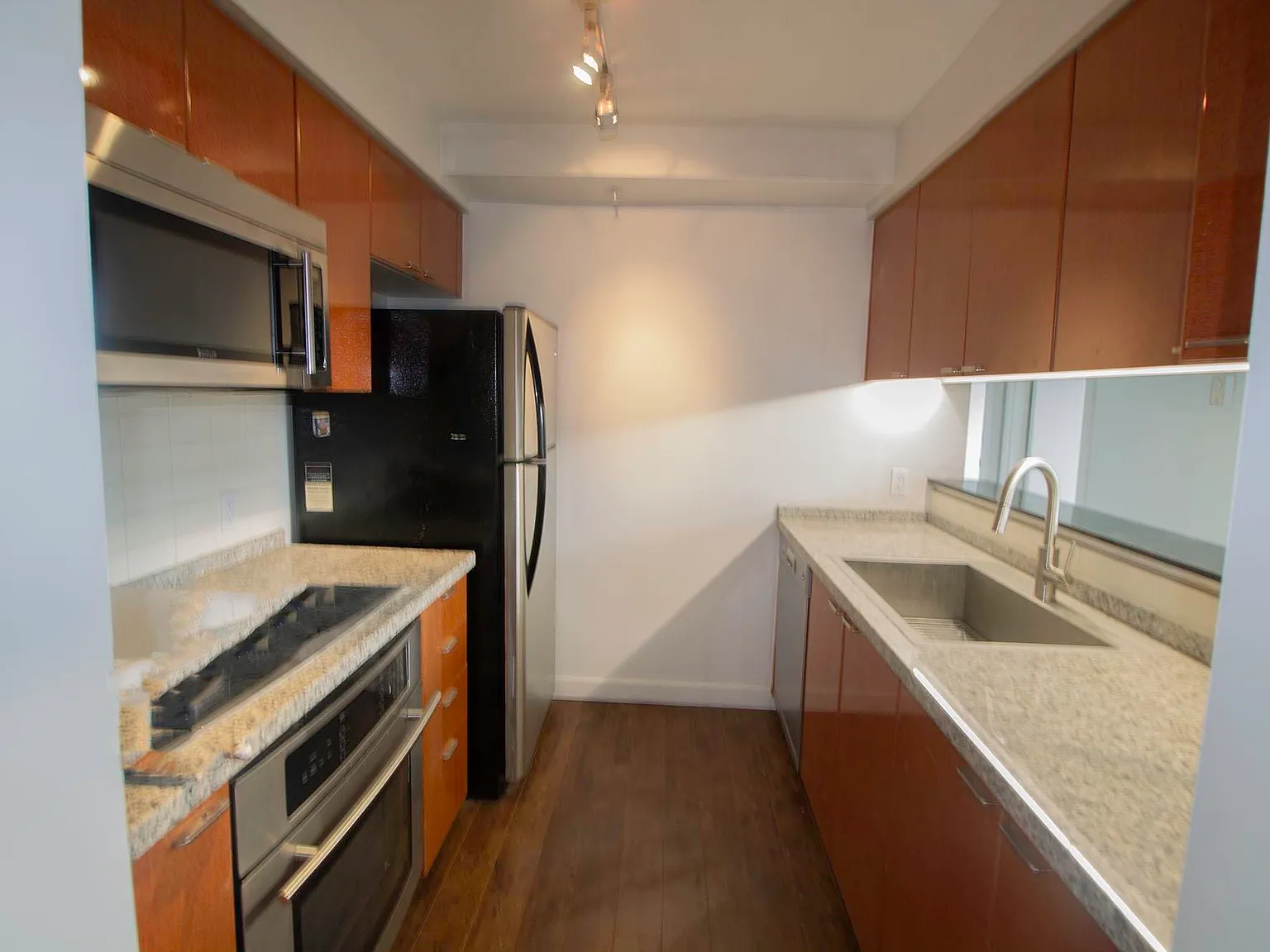 2 bed, 742 sqft, $3,050 — Photo 2