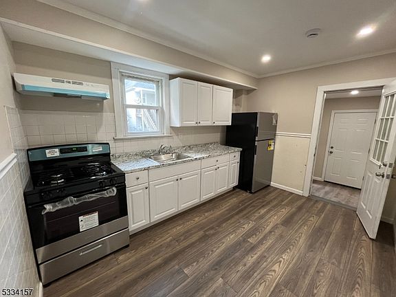 3rd image of 41 Evelyn Ave