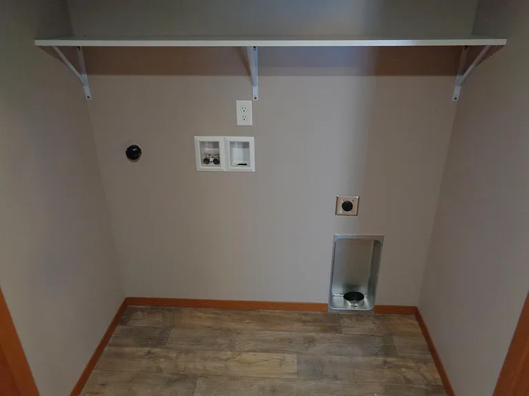110 N 44th Ave — Photo 5