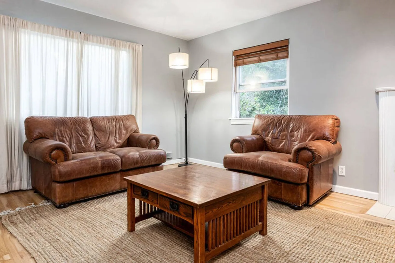 1 bed, 1.0 bath, 893 sqft, $1,904 — Photo 3