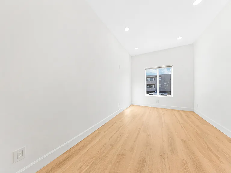 811 Waterloo St #813 — Photo 10