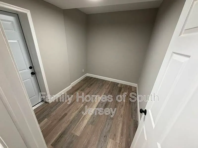 Studio, 1600 sqft, $1,500 — Photo 2