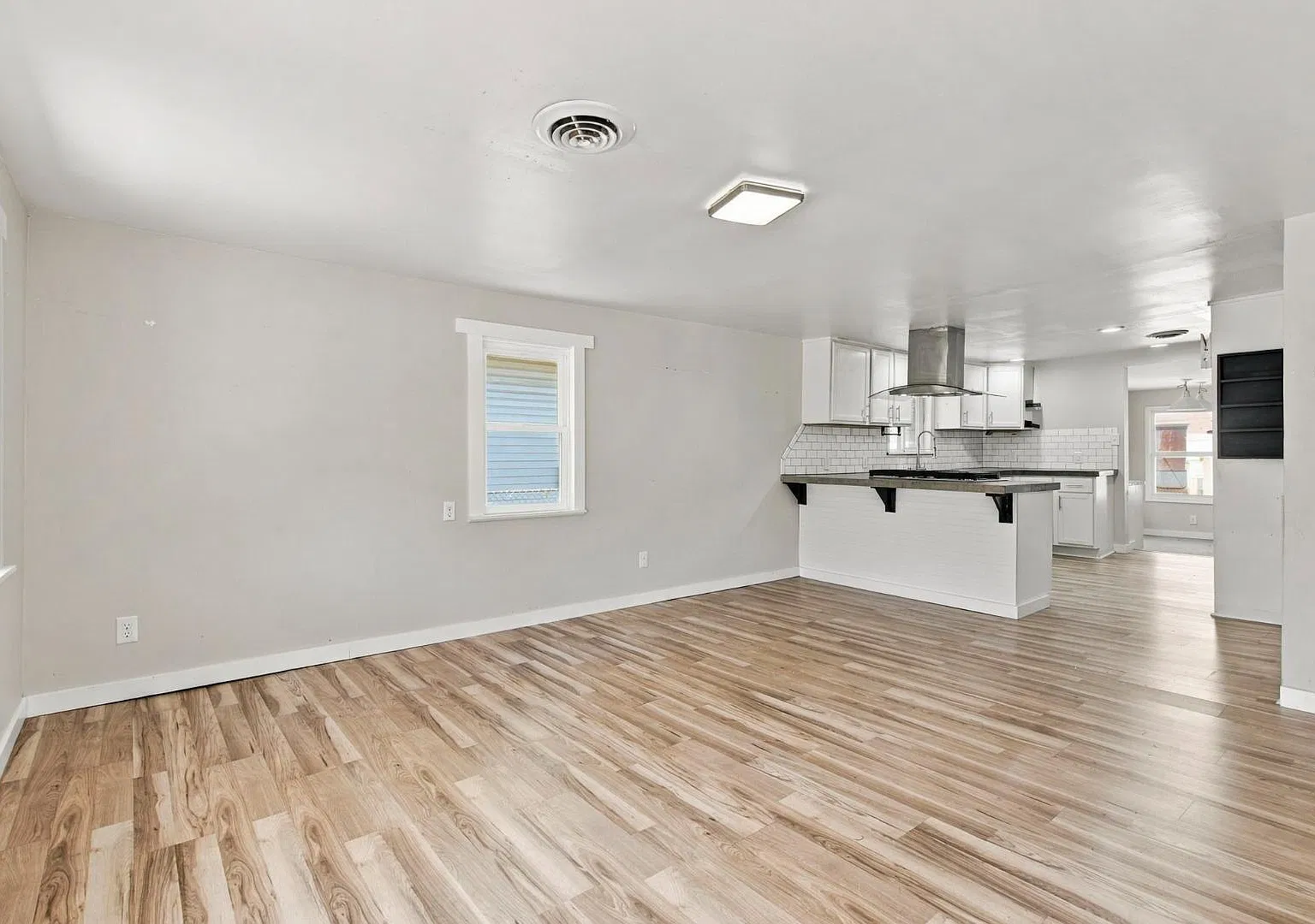 2623 W Monroe St — Photo 4