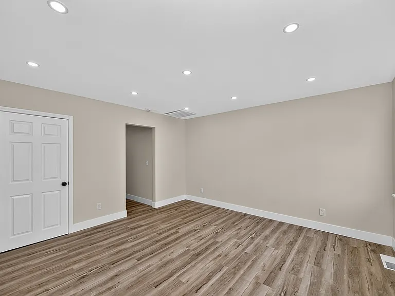 861 W Galbraith Rd — Photo 4