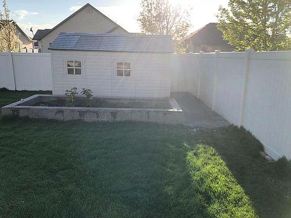 Large garden and shed