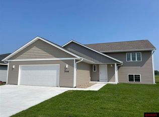 2258 Fairbanks Dr, North Mankato, MN 56003