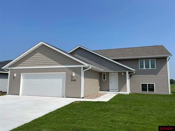 2258 Fairbanks Dr, North Mankato, MN 56003