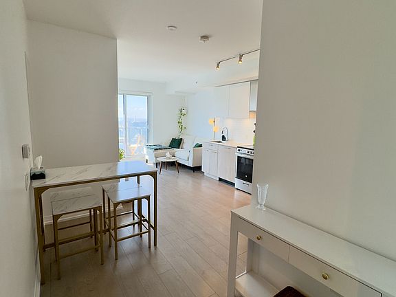 3rd image of 251 Jarvis St #4808