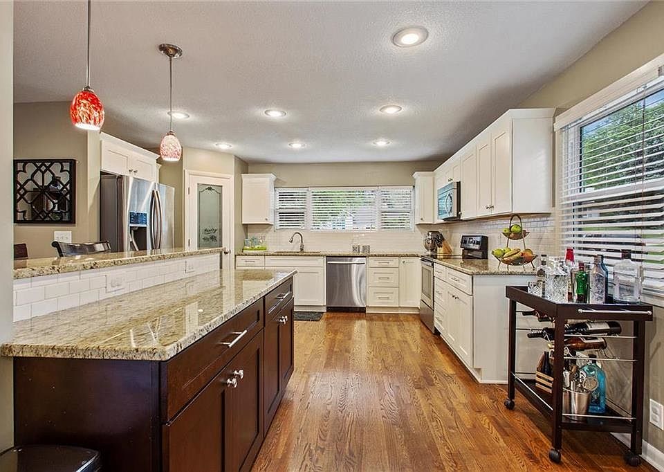 Such great countertop space!